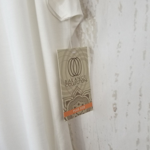 Cold Shoulder Women’s Plus Size Top - Picture 7 of 8